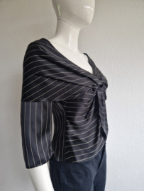 Emporio Armani top. Maat 10. Zwart/krijtstreep.
