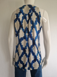 Summum top met V-hals. Maat 34. Ikat print.