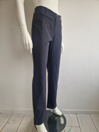 Closed pantalon met rechte pijpen. Maat 46. Nachtblauw.