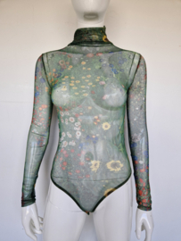 Gaasbody met bloemenprint. Mt. S.