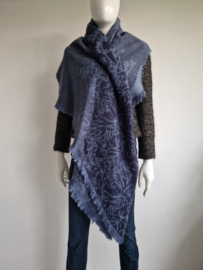 Laine Bonnet shawl. Blauwtinten/acryl.