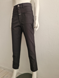 Closed pantalon Pedal Pusher. Maat 38/40, Zwart.