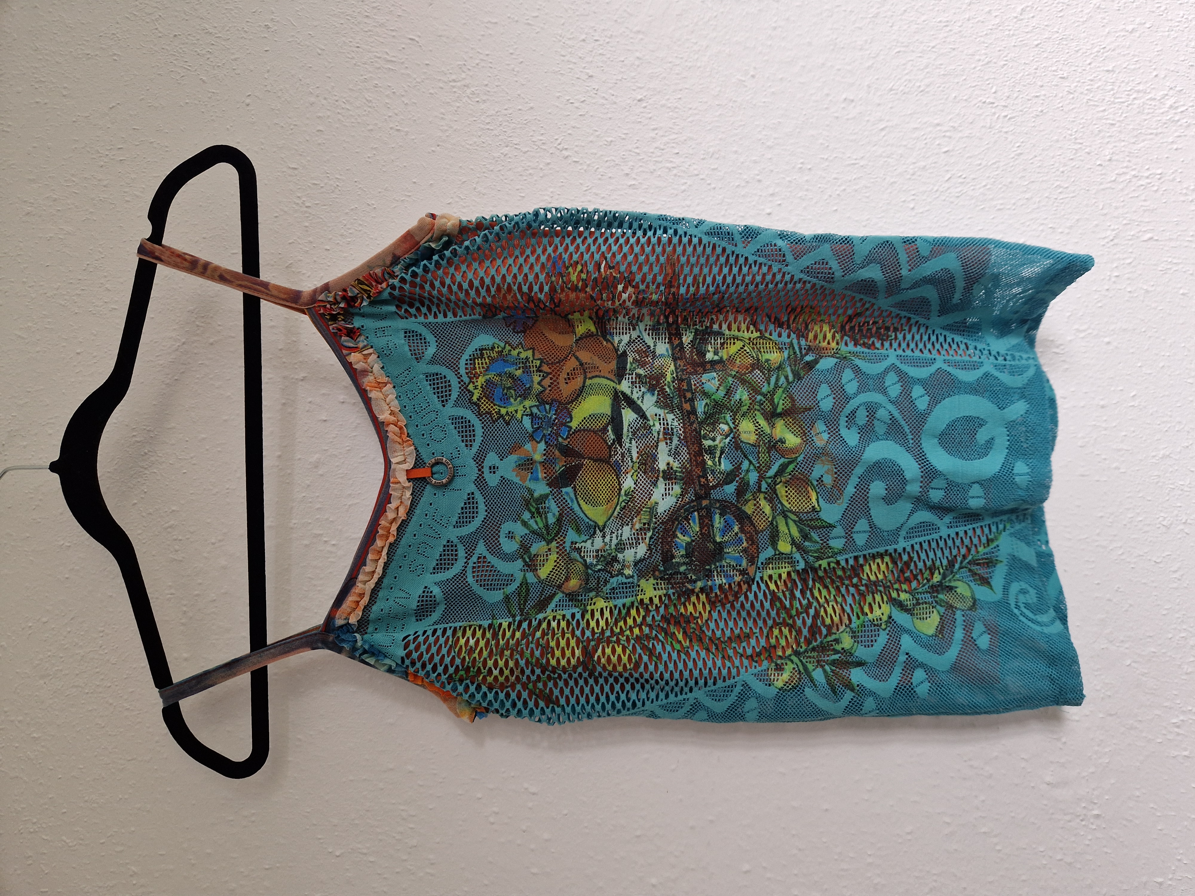 Save the Queen top. Maat M. Turquoise/print.