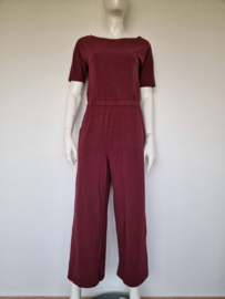 Vanilia jumpsuit. Maat 38, Wijnrood.