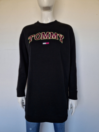 Tommy Jeans lange sweater. Mt. M. Zwart