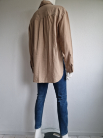Closed blouse. Maat S. Beige.