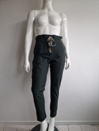 Exxcellent pantalon. Maat 44. Donkergroen/travelstof
