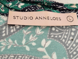 Studio Anneloes blouse met strikdetail. Maat L. Groen