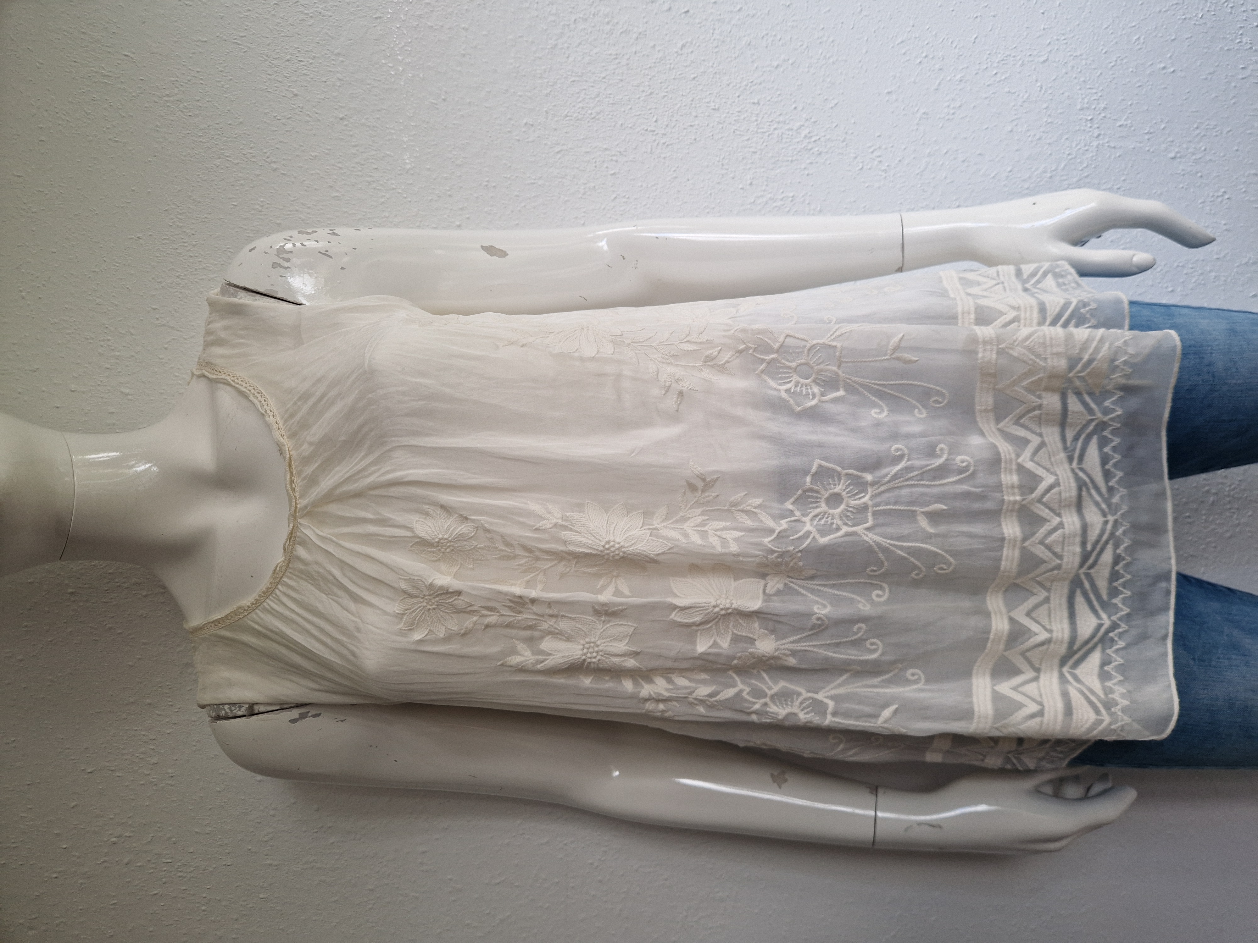 Two Blue Sisters top. Maat M. Crème/borduursels.