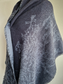 Laine Bonnet shawl. Blauwtinten/acryl.