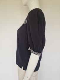 Dante6 zwarte blouse met borduursels. Maat 2