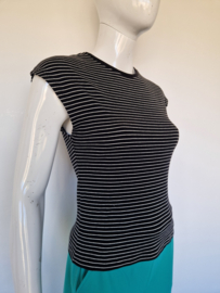 Closed shirt. Maat S. Zwart/wit gestreept.