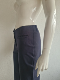 Closed pantalon met rechte pijpen. Maat 46. Nachtblauw.