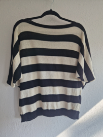 Sneakerdresses top. Maat 2, Zwart/crème gestreept.