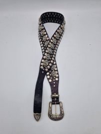 Nanni tailleriem. 85 cm. Leer/studs.