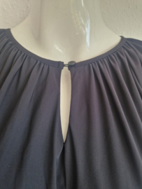 Studio Anneloes top. Maat M. Zwart/travelstof.