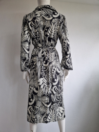 Juffrouw Jansen midi jurk. Maat L. Zwart/offwhite/print.