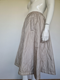 Project AJ117 gewatteerde midi rok in zandkleur. Maat XL