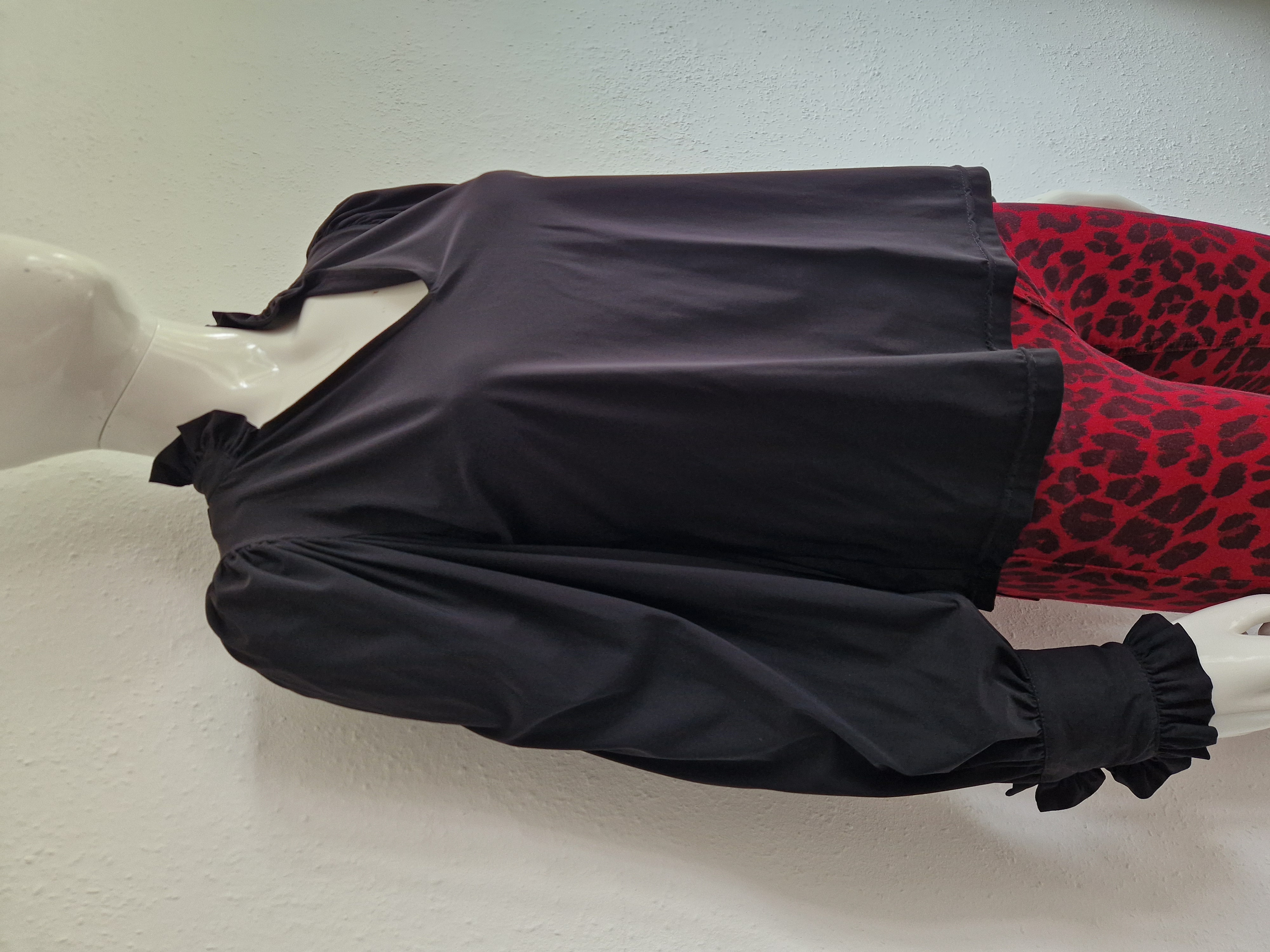 Studio Anneloes top. Maat M. Zwart/travelstof.