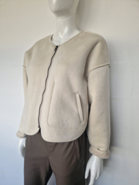 Knit-ted teddie jacket. Maat M. Sand/ reversible