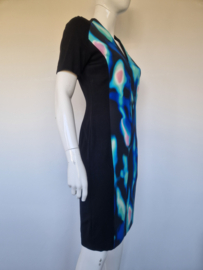 Marc Cain Collection jurk. Maat 36/38. Zwart met kleurrijke print