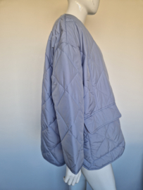 Edited gewatteerde tussenjas. Maat 44/46. Lichtblauw.