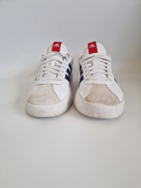 Adidas sneakers met donkerblauwe 3-Stripes. Maat 41