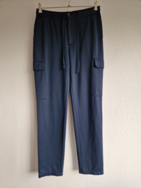 Closed Morri cargo broek. Maat M. Blauw.