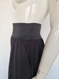 Sneakerdresses maxi rok. Maat L. Zwart