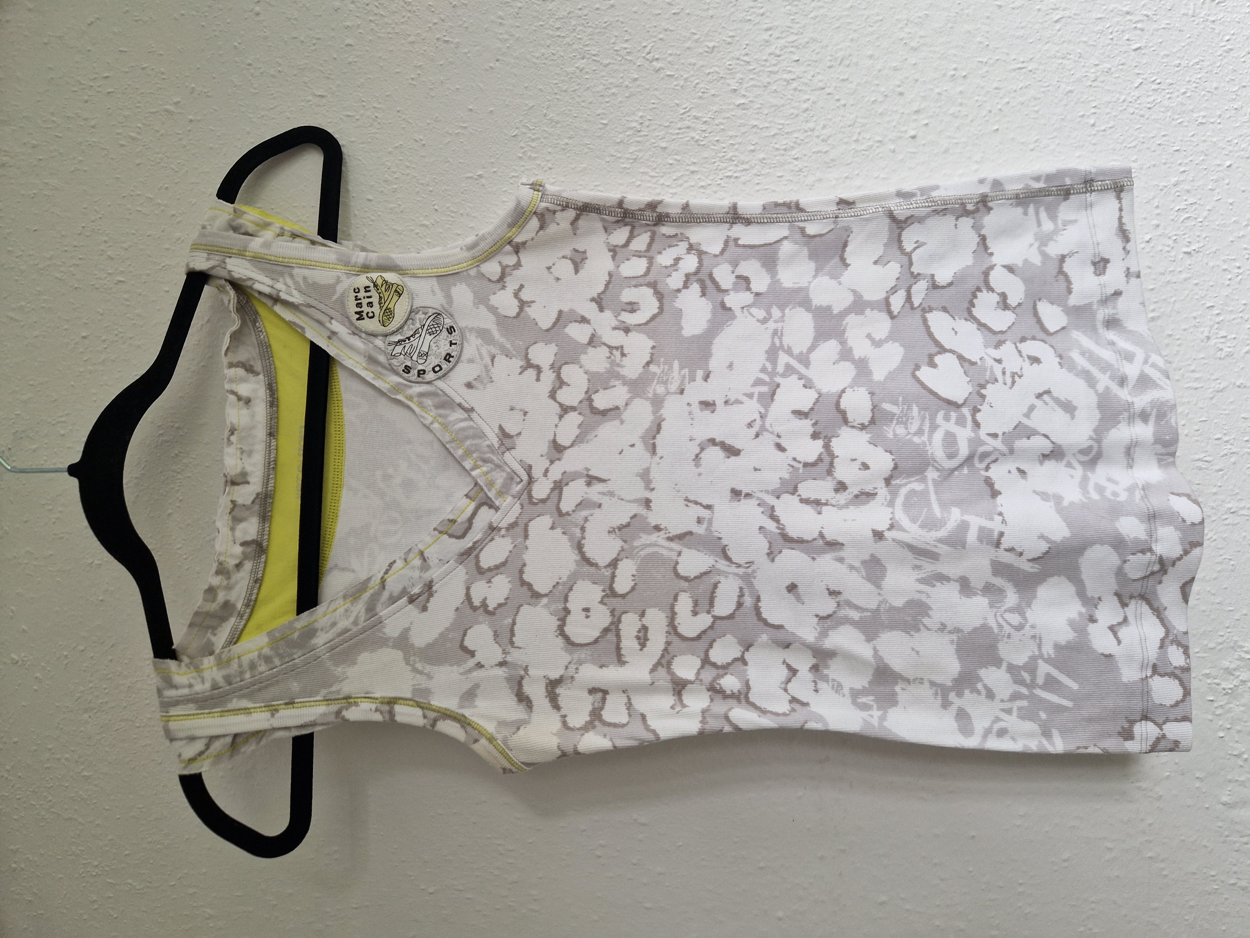 Marc Cain Sports top. Maat 3, Wit/grijs/print.