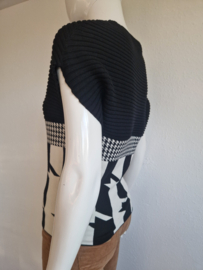 Madeleine trui. Maat 36/38,Zwart/wit.