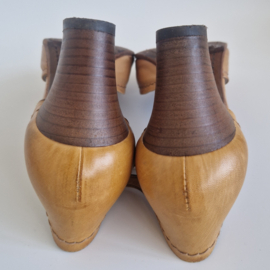 Alberto Fermani leren pumps met bloem. Maat 37