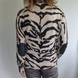 Gebreide trui met dierenprint. Maat S/M.Kasjmier