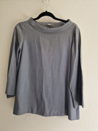 COS top lichtblauw-grijs. Maat 38