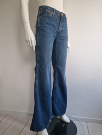 Wrangler flared jeans Wanderer. Maat 26/32, Blauw.