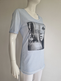 Studio Anneloes t-shirt. Maat 36, Lichtblauw/print.