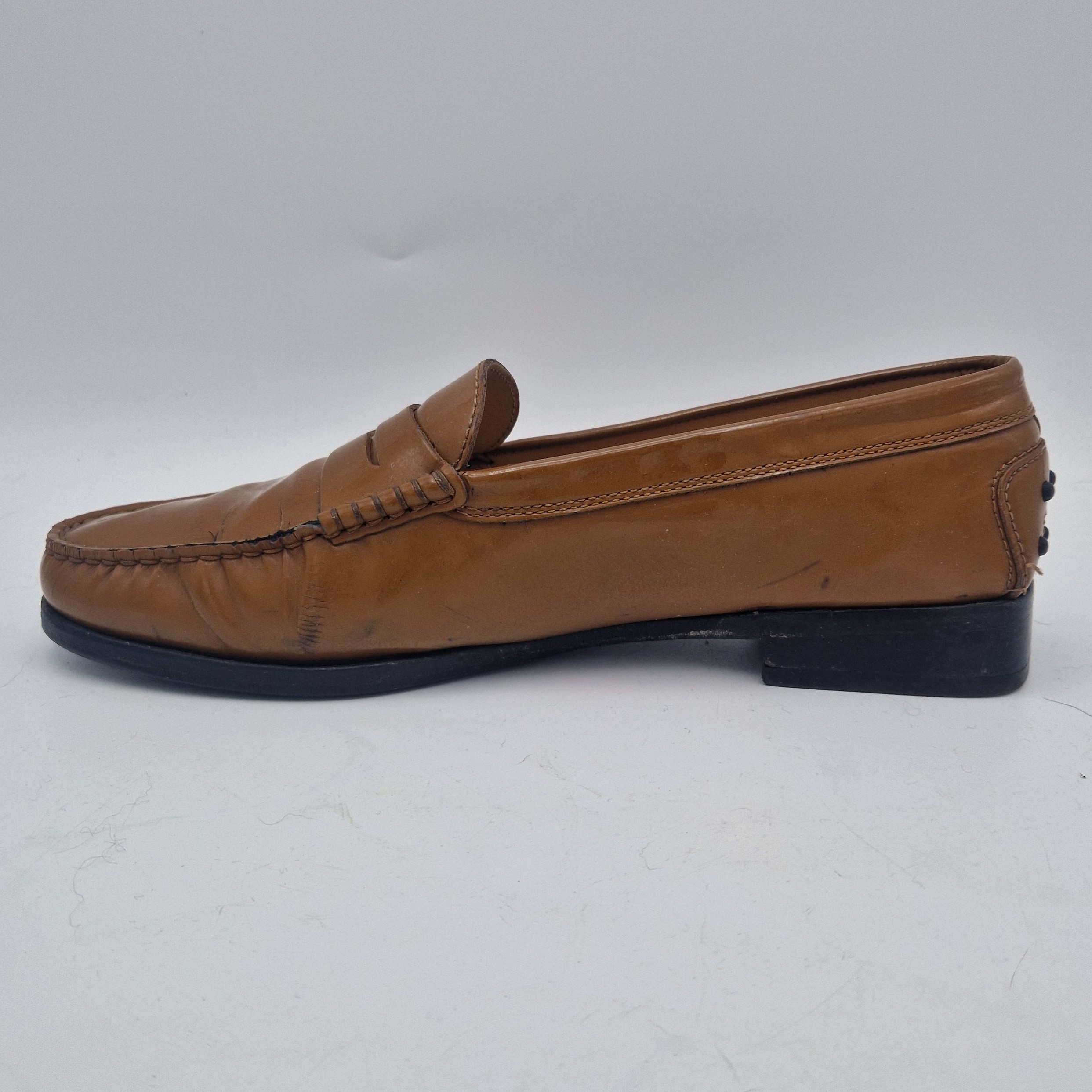 Tod's loafers. Maat 12, Karamel/lakleer.