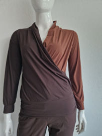 Studio Anneloes overslagtop. Maat L. Bruin/travelstof.