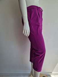 Jane Jushka  cropped pantalon. Maat L. Roze/ travelstof.