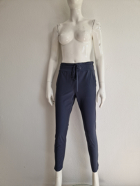 Studio Anneloes pantalon. Maat S. Grijs/travelstof.