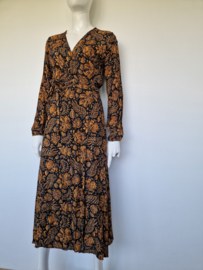 Juffrouw Jansen wikkeljurk. Maat S. Botanische print.