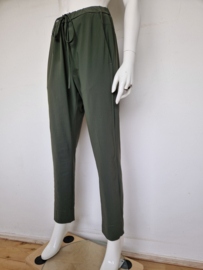 Travel Dress pantalon. Mt. M. Olijfgroen/ travelstof.