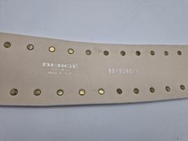 Bergé tailleriem. 80 cm. Wit leer/ gouden studs.