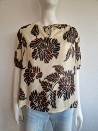 Studio Anneloes top . Maat L. Crème/print.