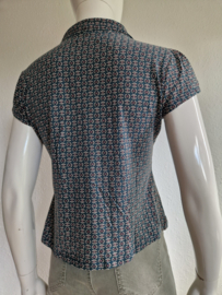 King Louie blouse. Maat M. Groen/print.