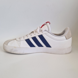 Adidas sneakers met donkerblauwe 3-Stripes. Maat 41