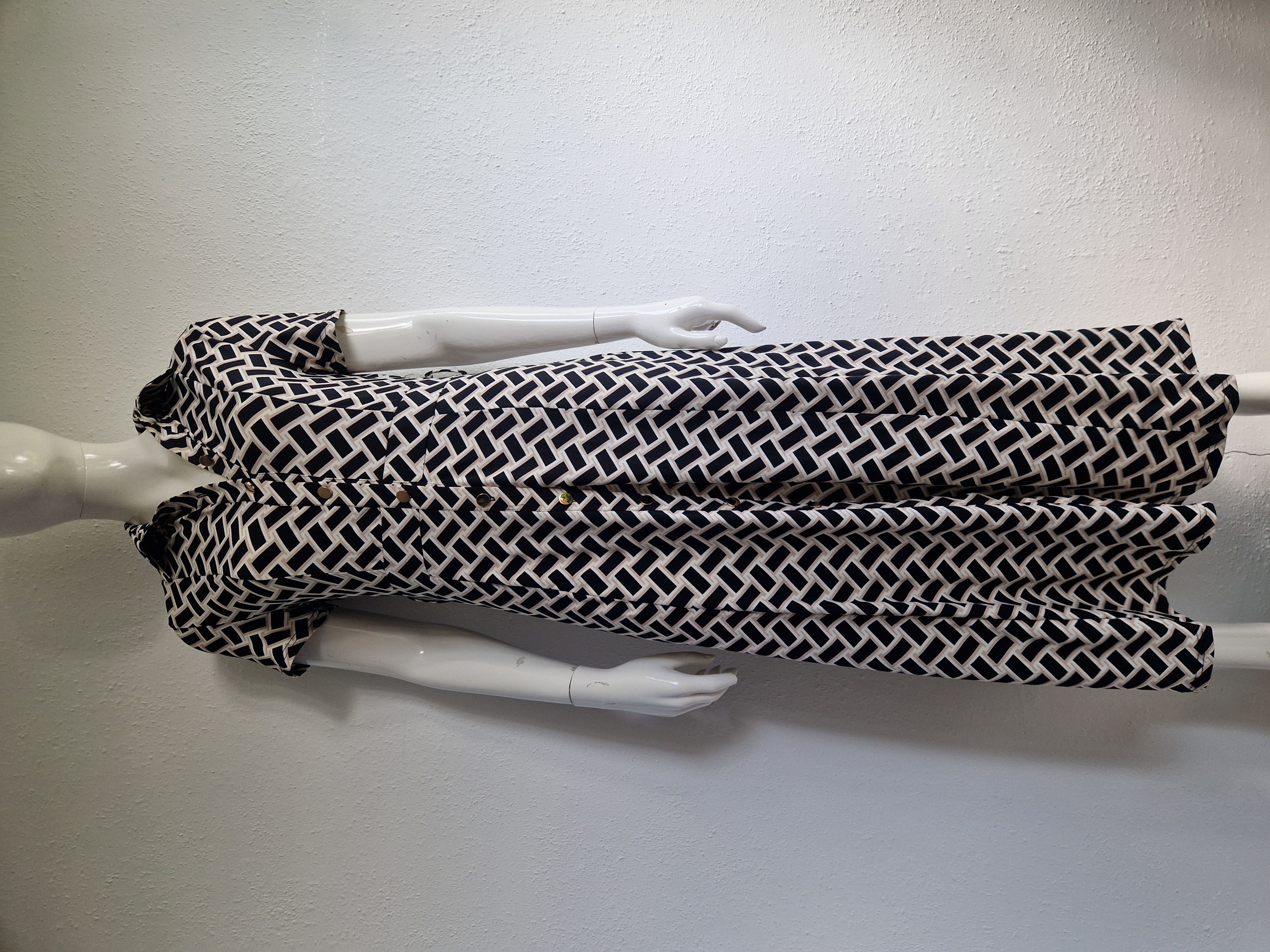 By Swan maxi dress. Maat L. Zwart/crème.