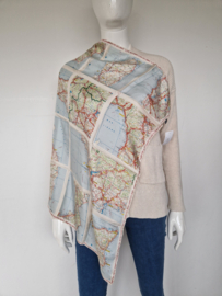 Hampton Bays shawl. Landkaart print. 100% zijde.