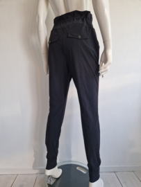 Studio Anneloes pantalon. Maat M. Travelstof/off black.