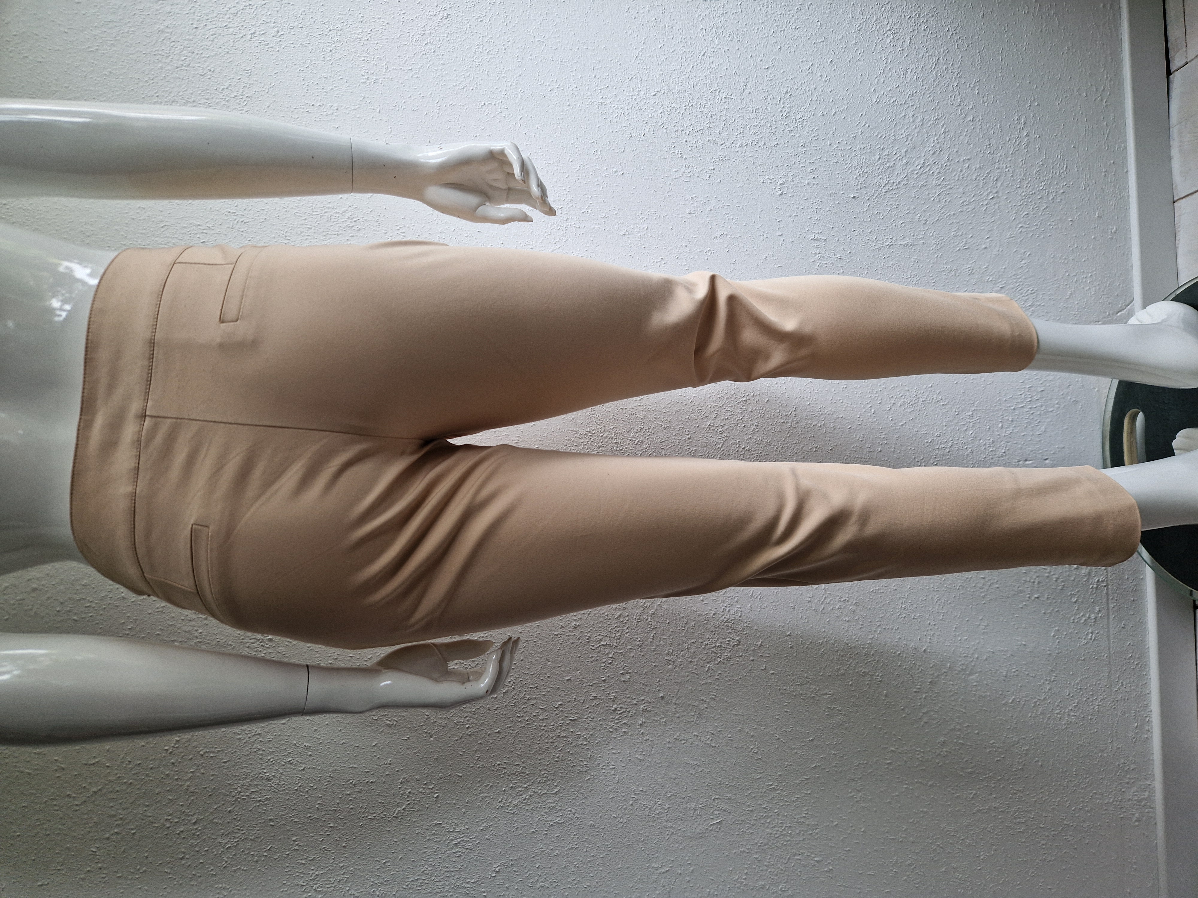 Caroline Biss cropped pantalon. Maat 42. Beige